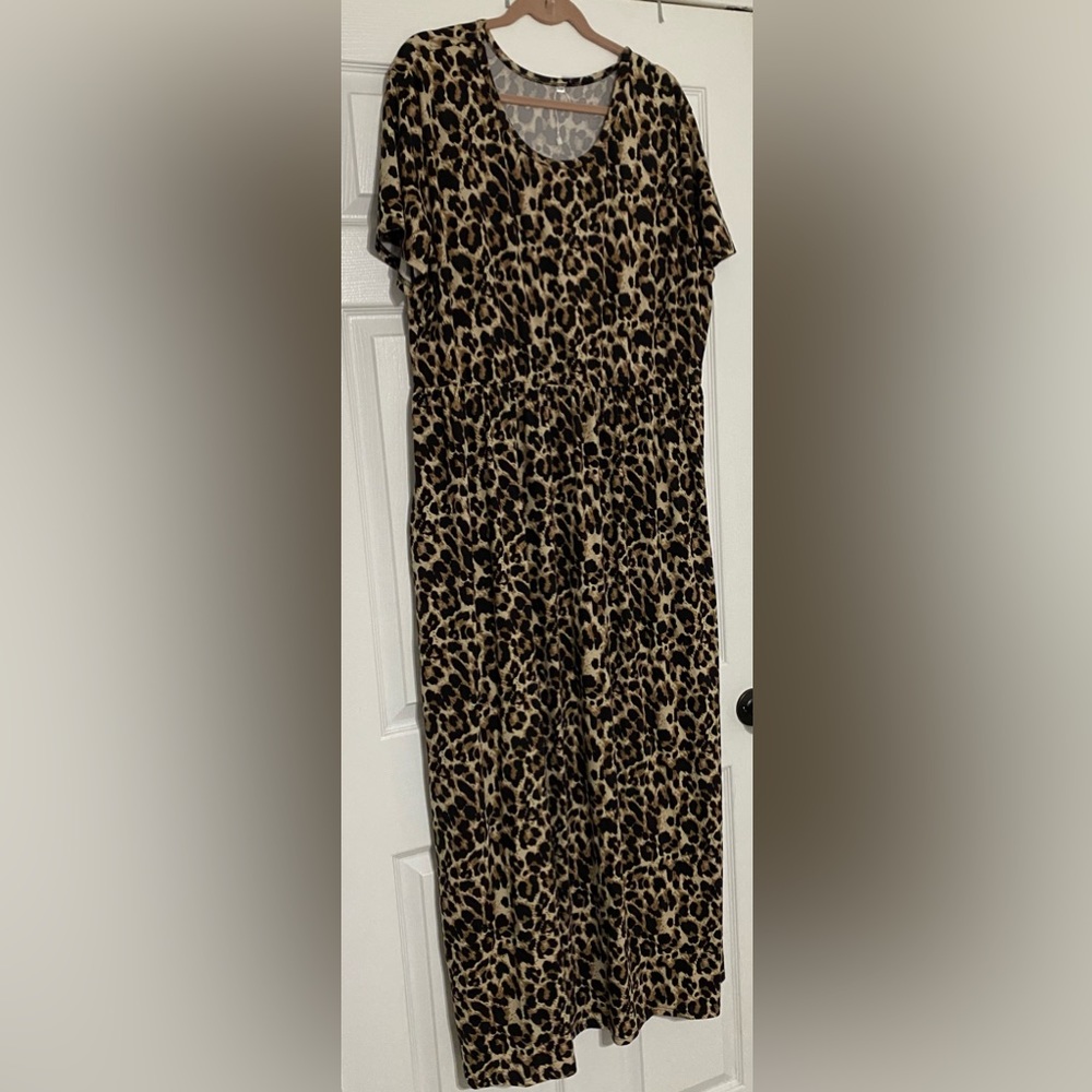 Animal Print maxi dress - Size 24W - IT HAS POCKETS!